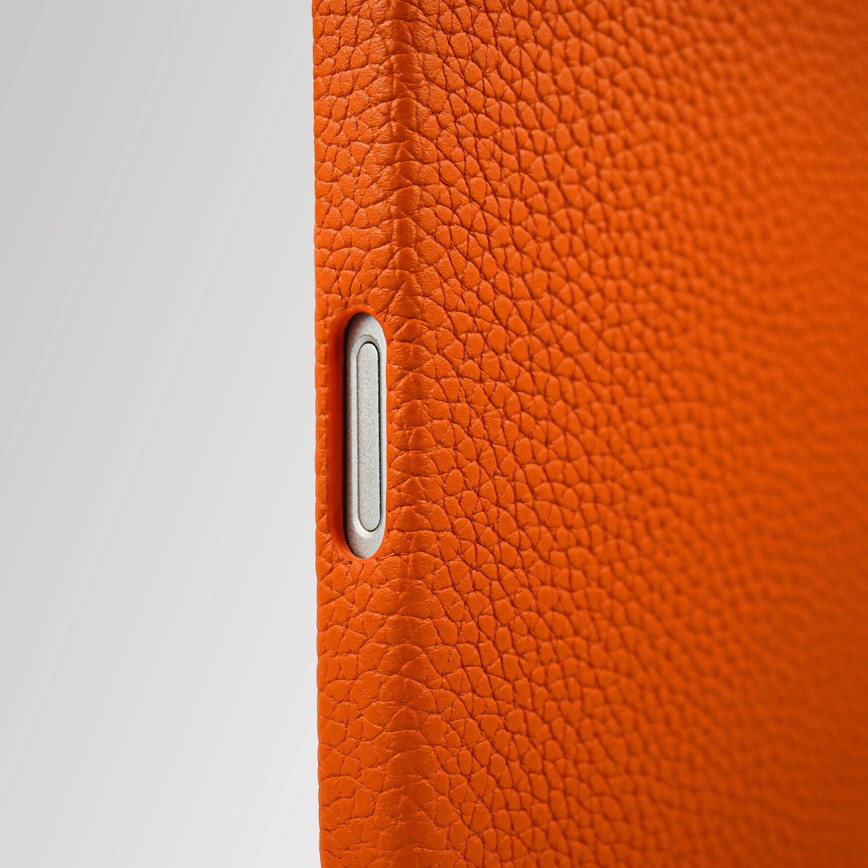 A-Case Genuine Leather Case for iPhone 17 Pro Max - Amur