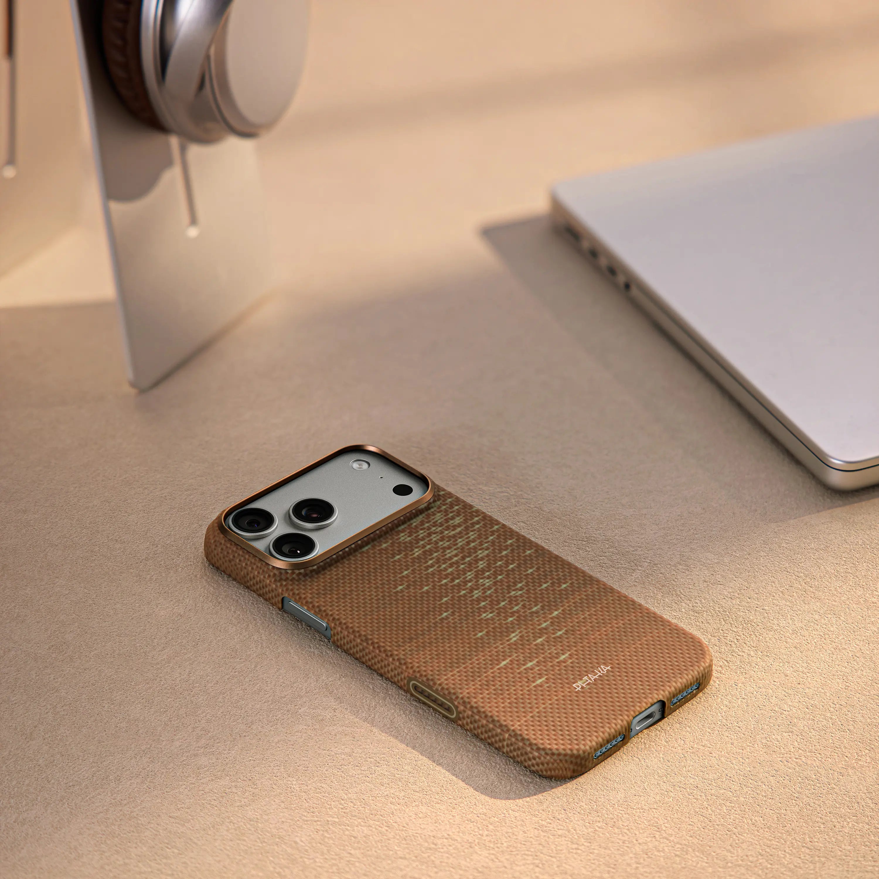 Pitaka Aramid Ultra-Slim Case With PitaTap for iPhone 17 Pro - Golden Glint