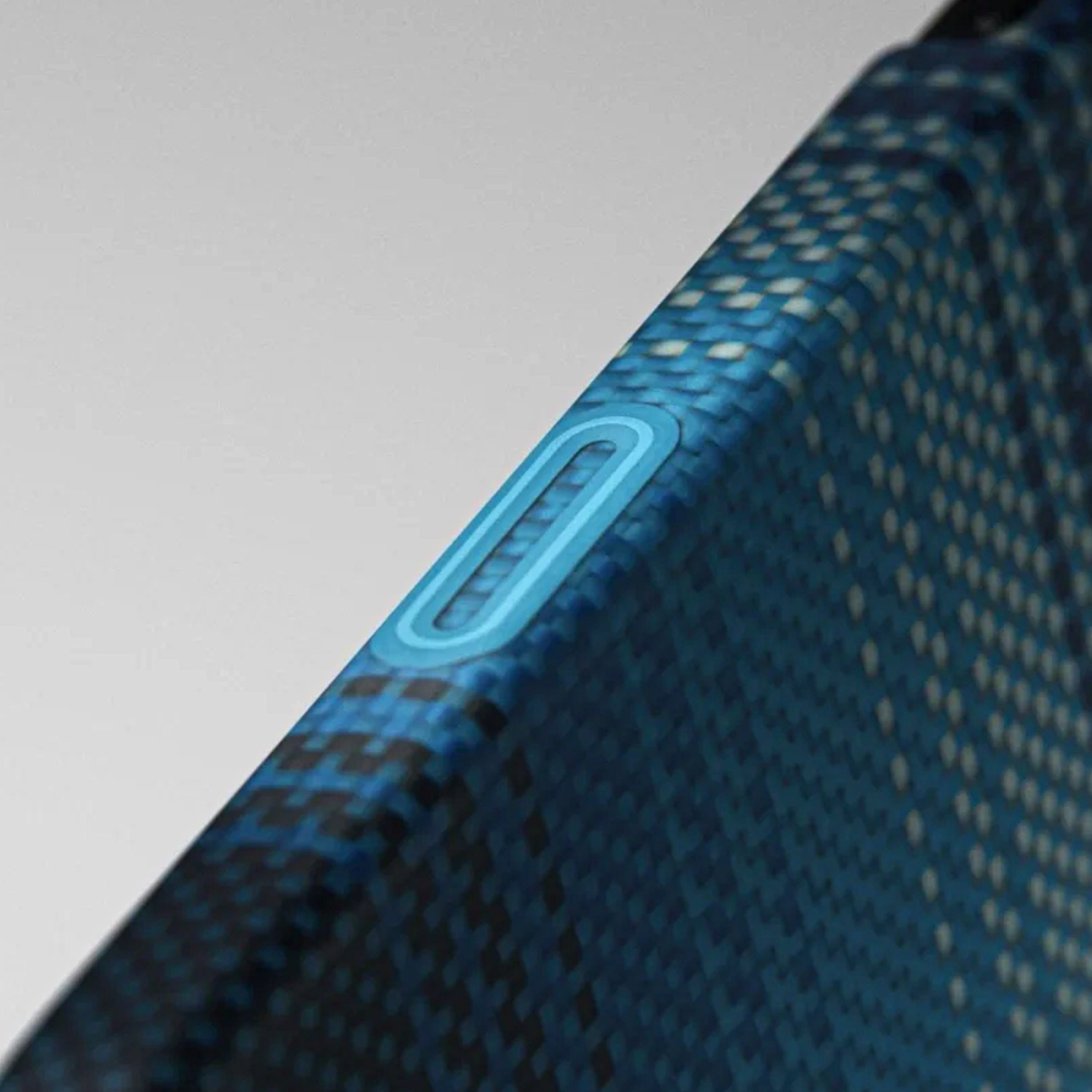 Pitaka Aramid FIber Ultra-Slim Case With PitaTap Camera Control for iPhone 17 - Moonrise