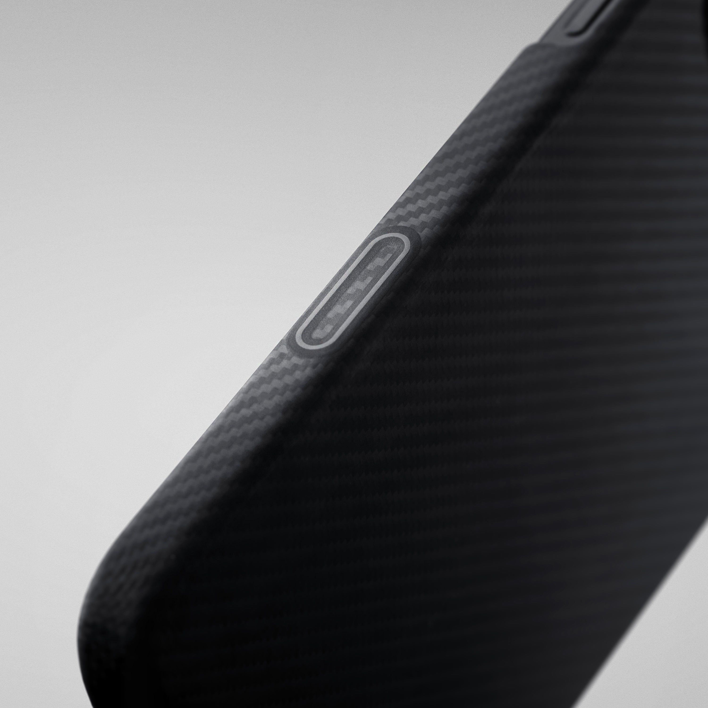 Pitaka Aramid Fiber Ultra-Slim Case With PitaTap Camera Control for iPhone 17 Pro - Black/Gray