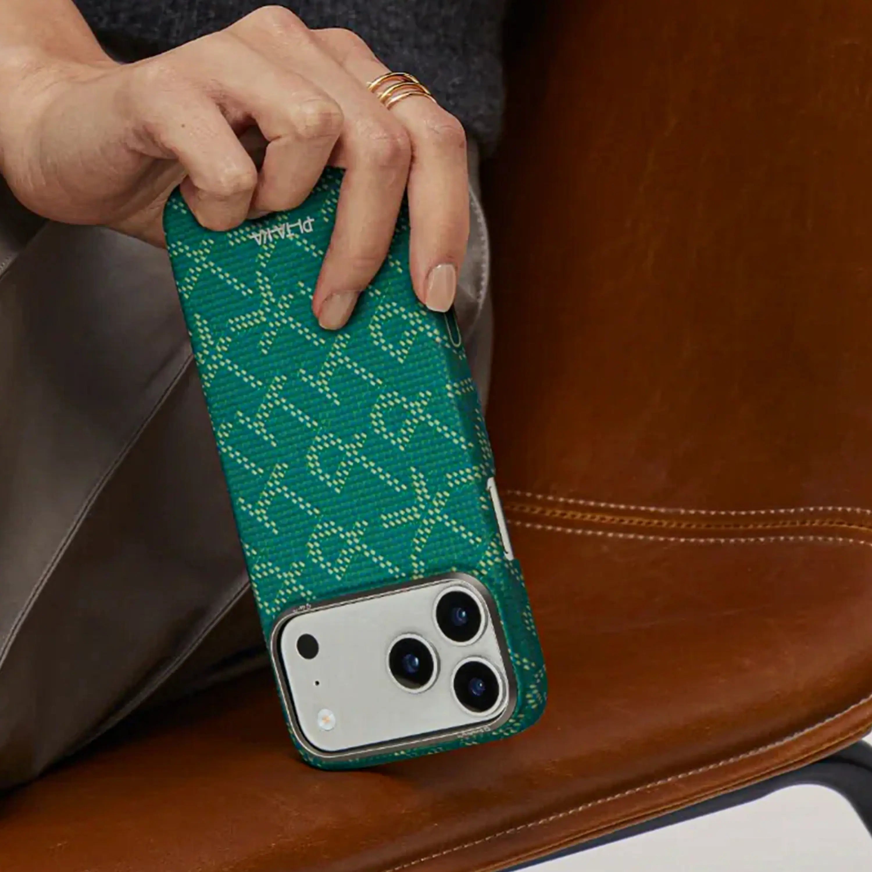 Pitaka Aramid Fiber Ultra-Slim Case With PitaTap for iPhone 17 Pro - PTK